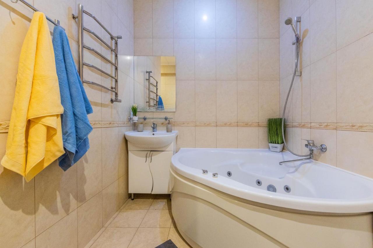 2К Квартира На Шота Руставелі, Бессарабка Kiev Ngoại thất bức ảnh